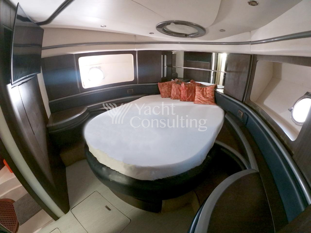 Intermarine 560 Full